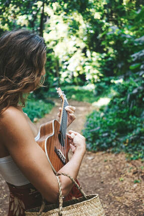 CONTENT CREATION FOR SOCIAL MEDIA USING UKULELE ON THE JUNGLE